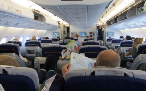 Eco-Klasse einer Lufthansa-Maschine auf dem Weg von Frankfurt nach New York.