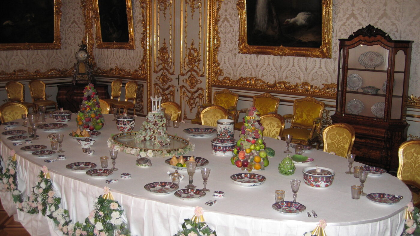 Die reichen Russen sollen wieder mehr investieren. Hier der private Esstisch von Katharina der Großen von Russland im Schloss in St. Petersburg.