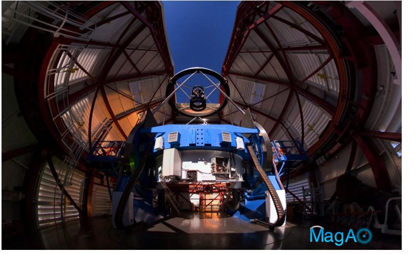 Ein Magellan Telescope mit einem sogenannten MagAO’s Adaptive Secondary Mirror (ASM).
