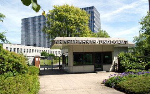 Zum Kraftfahrt-Bundesamt in Flensburg gehört das Verkehrszentralregister, hier werden alle Straf-Punkte der Verkehrssünder verwaletet.