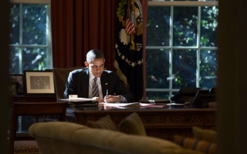 Obama bald allein zu Haus.... Wer sich so viele Gegner macht, braucht bald keine Freunde mehr.