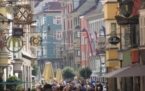 Immobilien in Top-Lagen gelten nach wie vor als gute Investments. Hier die Innsbrucker Innenstadt in Österreich.