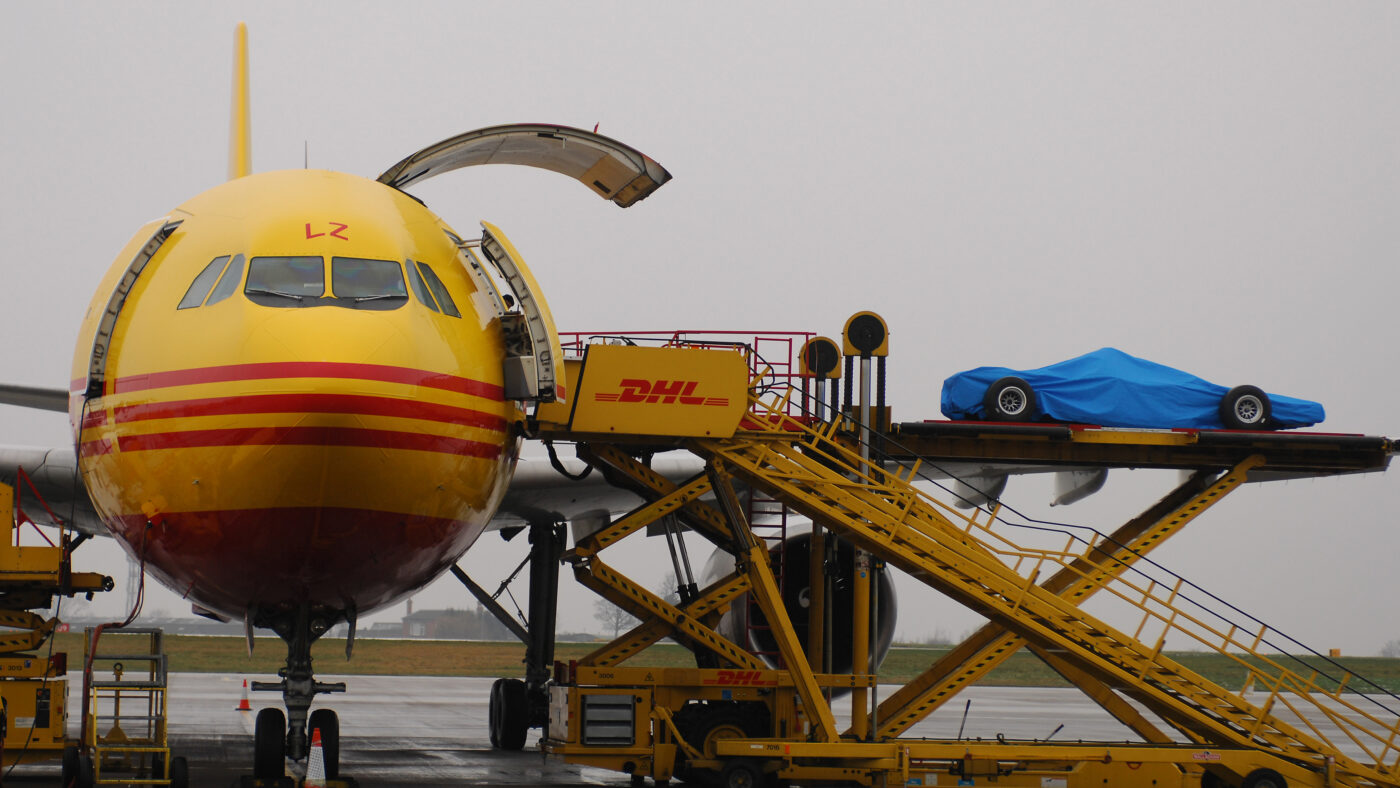 DHL, eine Tochter der Deutschen Post, gehört zu den Hauptverursachern des nächtlichen Fluglärms um den Flughafen Leipzig/Halle. Im November tagt die Fluglärmkommission. Sie soll den Flughafen bezüglich der Vermeidung von Fluglärm beraten.