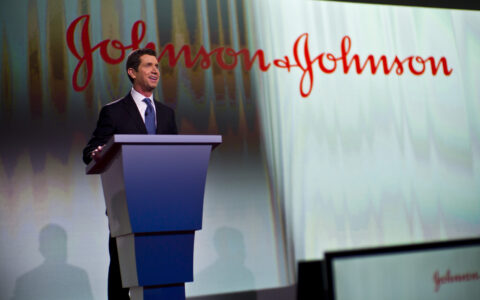 Alex Gorsky, CEO von Johnson and Johnson auf der jährlichen Hauptversammlung in New Brunswick.