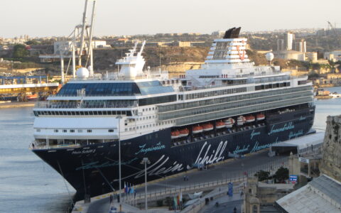 TUI-Schiff in Malta.
