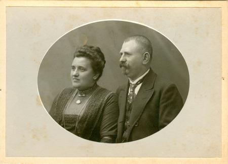 Die Urgroßeltern von Ahnenforscherin Martina Köppe: Emma Franziska Olga und August Emil Ewald Köppe, wahrscheinlich um 1911.