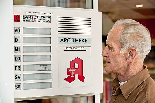 Manche Kunden stehen etwas ratlos vor ihrer Apotheke.