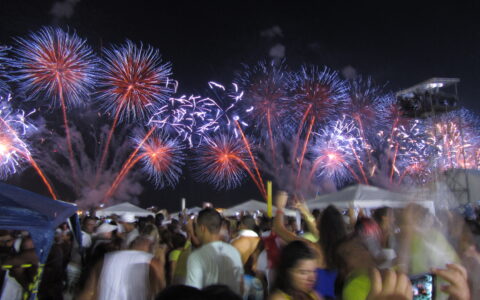 Berühmt: Das Neujahrs-Feuerwerk an der Copacabana in Rio de Janeiro.