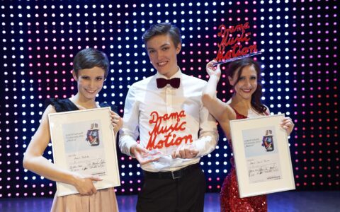 Die Hypovereinsbank engagiert sich auch kulturell: hier die Preisträger beim Jugend kulturell Förderpreis der HypoVereinsbank, \"Musical\" aus dem Jahr 2013.