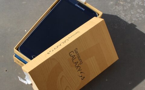 Das Galaxy 5s hat noch eine Kunststoffhülle. Der Nachfolger soll ein Metallgehäuse haben.