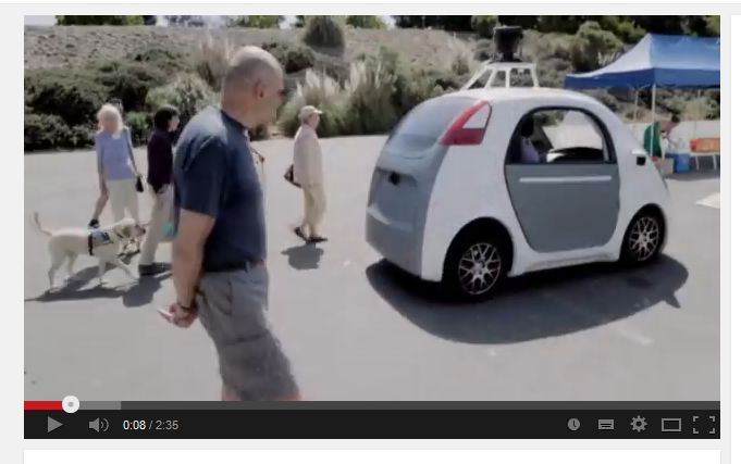 Das Google autonomous Auto fährt in Kalifornien auf Teststrecken bereits Rentner spazieren.