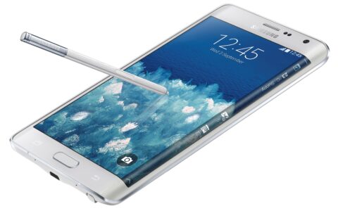 Hat Samsung einen Lizenzstreit wegen Android mit Microsoft? Hier das neue Samsung Note Edge Smartphone.