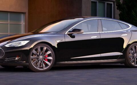 Tesla will es wissen: Wer ist der schnellste im Antrieb? Hier das Model S.