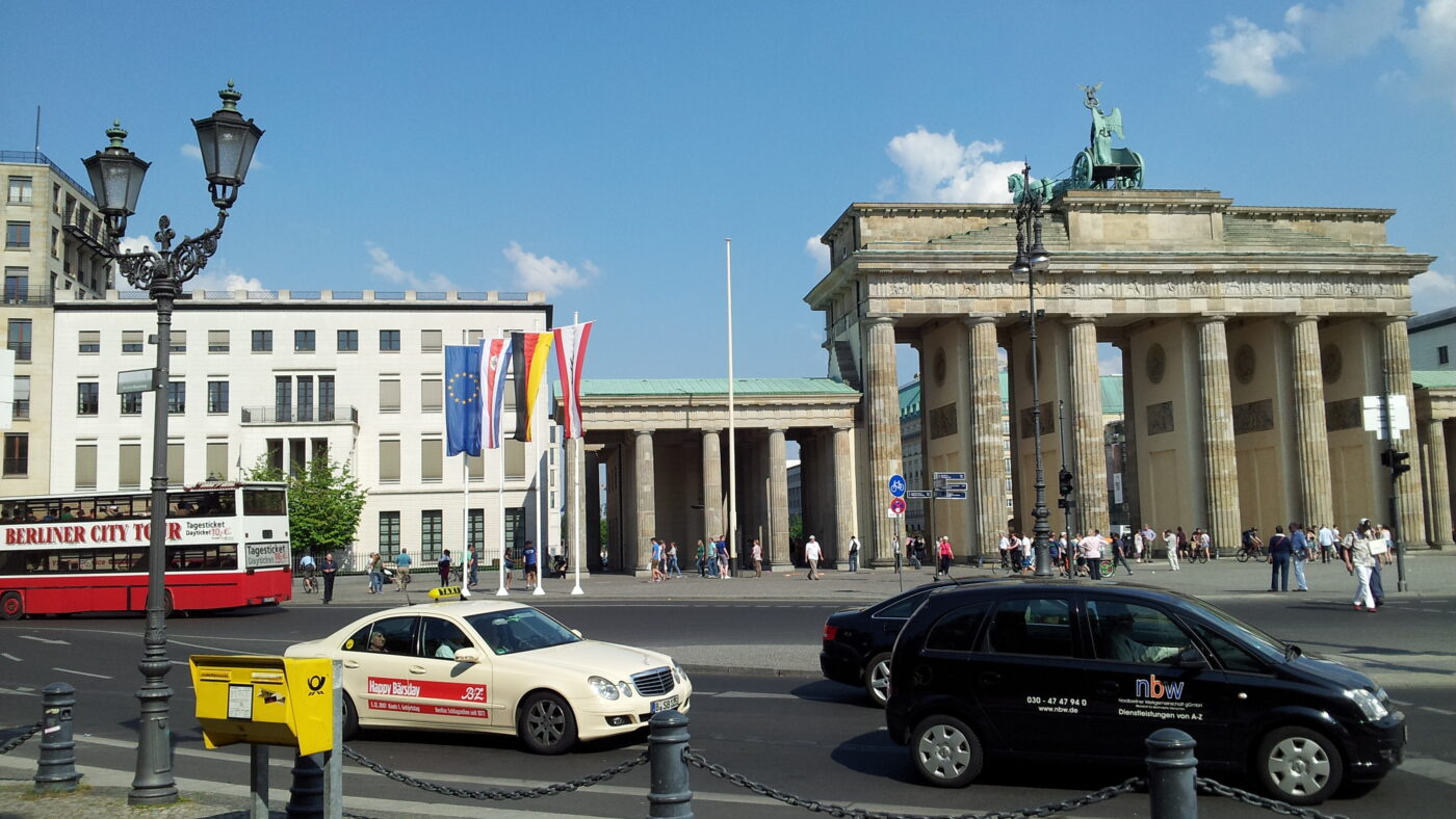 In Berlin fährt Uber jetzt Taxi.