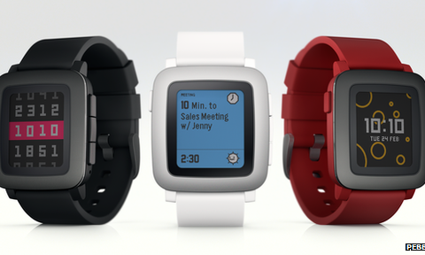 Die neue Pebble-Uhr gibt es wie gehabt individuell in unterschiedlichen Farben und Armbändern.