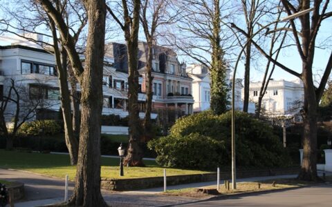 Nicht nur Villen-Besitzer sollten ihr Haus absichern. Hier herrschaftliches Wohngebiet an der Hamburger Außenalster.
