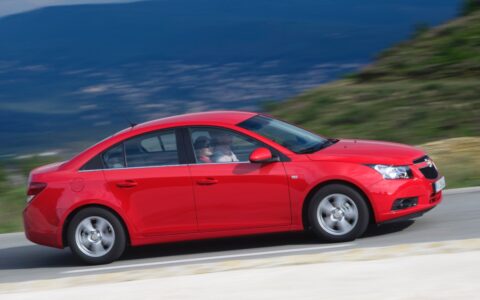 Der Chevrolet Cruze soll das erste GM-Auto sein mit Googles Android Auto sowie Apples CarPlay.