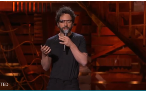 Ist immer noch von seiner Idee Google Glass begeistert: Sergey Brin, Co-Gründer von Google. Hier bei einer Präsentation 2014.