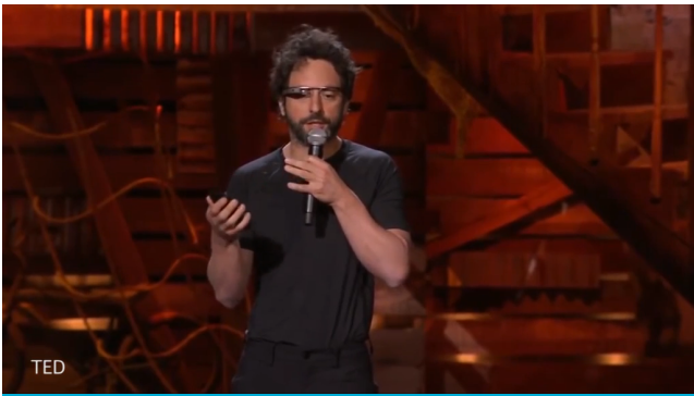 Ist immer noch von seiner Idee Google Glass begeistert: Sergey Brin, Co-Gründer von Google. Hier bei einer Präsentation 2014.