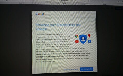 Dieses riesige Pop-Up knallt einem derzeit beispielsweise bei Apples Safari-Browser ständig komplett auf den Bildschirm. Resultat dann: Nichts geht mehr. Damit erhöht Google den Druck, schnell den \"Datenschutzrichtlinien\" zuzustimmen.