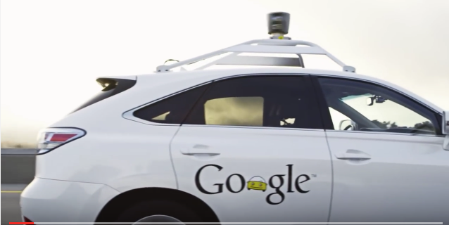 Google testet bereits umfangreich auf amerikanischen Autobahnen und im Stadtverkehr mit Prototypen.