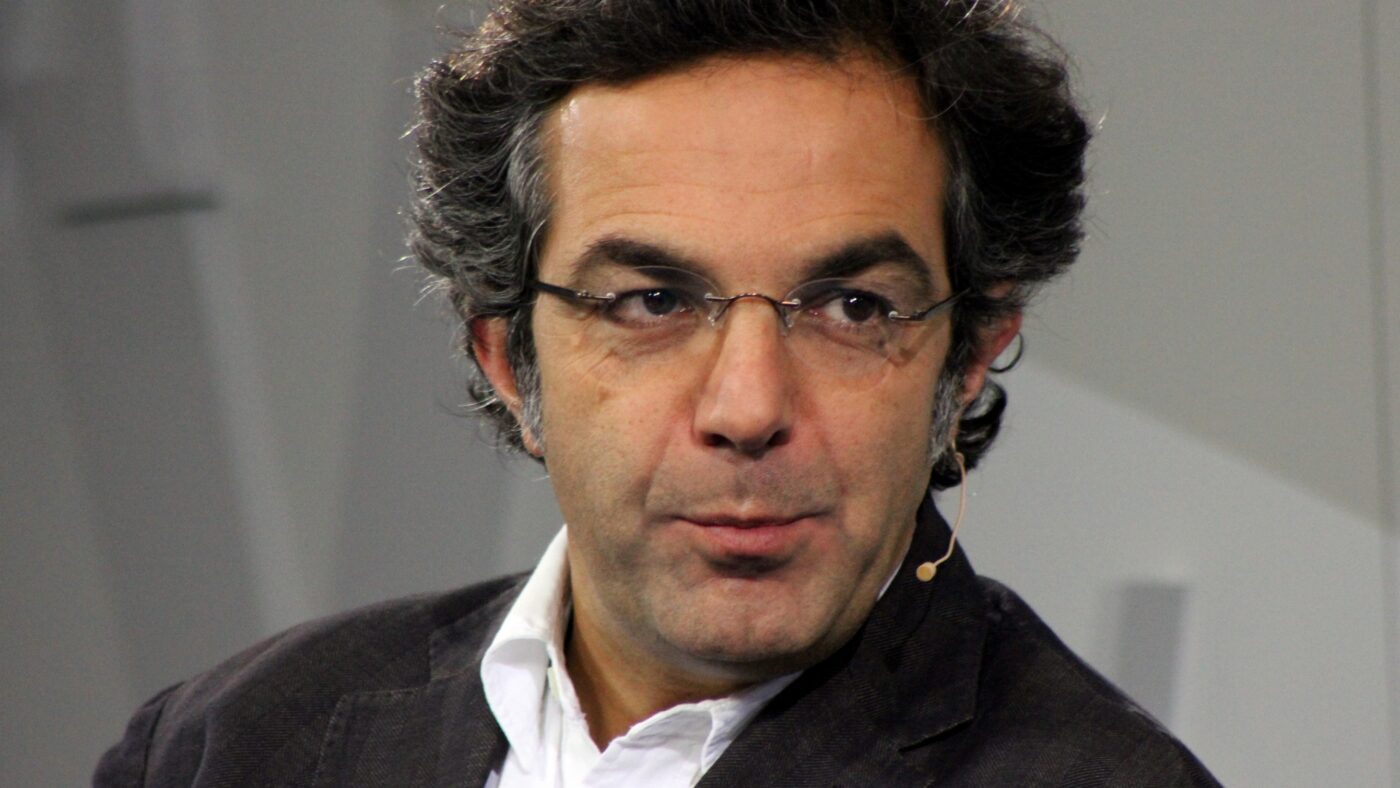 In der Podiumsdiskussion „Die Stimmen des Schweigens“ kommt der iranische Friedenspreisträger Navid Kermani ins Gespräch mit seinen Kollegen Amir Hassan Cheheltan und Fariba Vafi.
