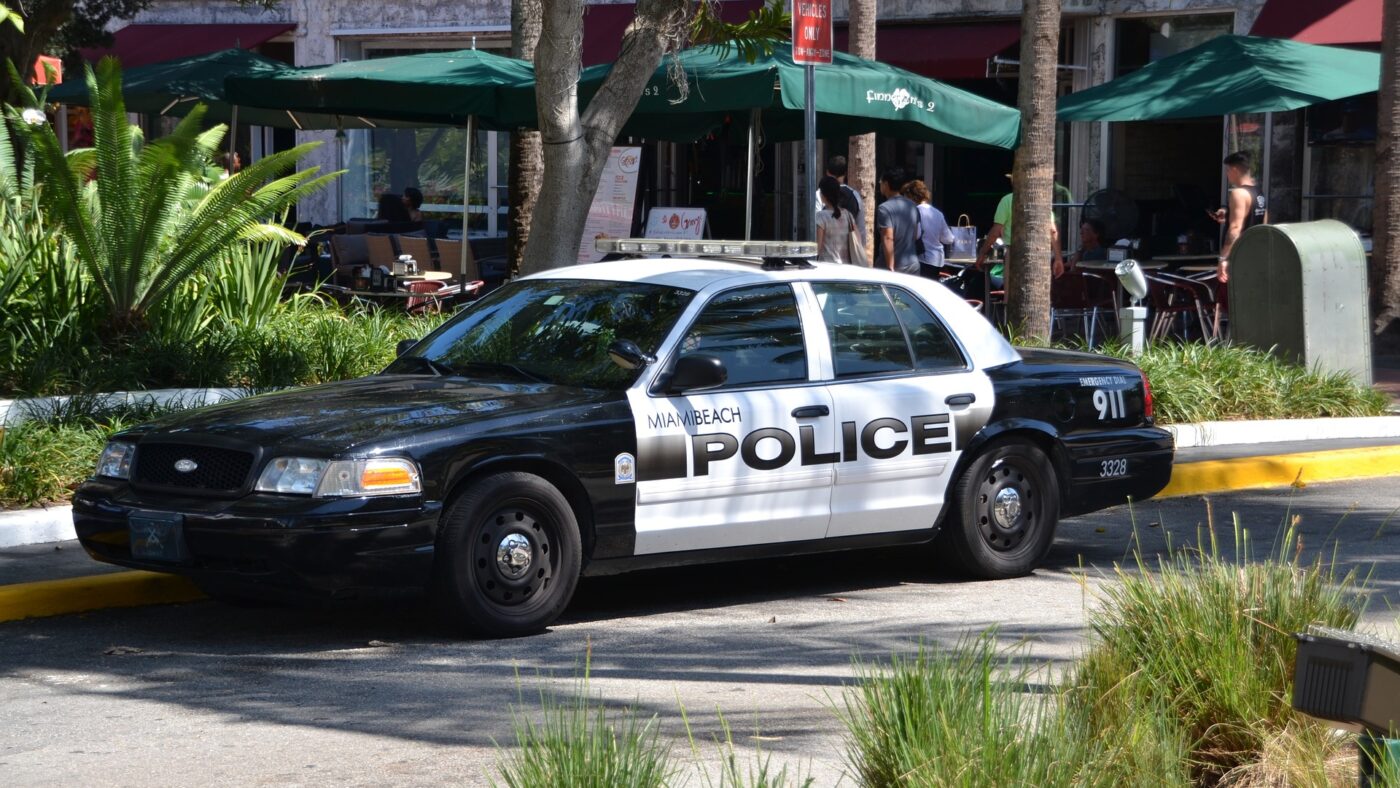 Über zwei Millionen Bürger sitzen in den USA, häufig wegen kleinster Vergehen, im Gefängnis. Dem müsse endlich Einhalt geboten werden, fordert die US-Polizeiführung.