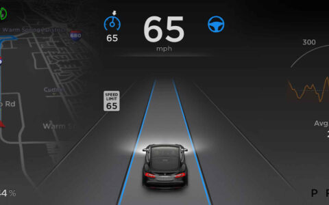 Mit dem Update 7.0 für das Tesla Model S wird neben dem Autopiloten auch die Benutzeroberfläche aktualsiert.