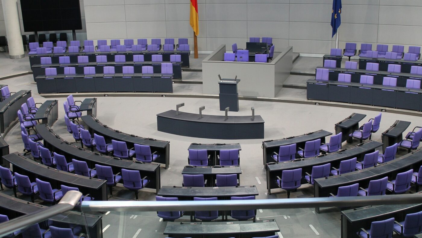 Gefräßiger Staat: Bürger und Unternehmen müssen nach dem Willen von CDU/CSU und SPD Steuern bezahlen wie nie.