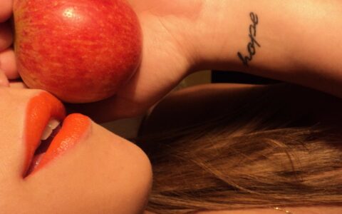 Lippenherpes gilt als besonders unangenehm, da es jeder sieht.