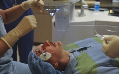 Je besser die Medizin-Technik, desto besser, da einfacher und weniger gefährlich, die Operationen.