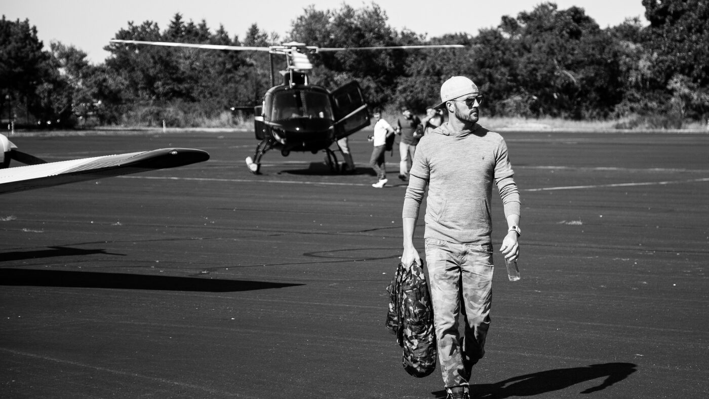 Hat was cooles: Im privaten Heli einfliegen. Hier auf einem Flugplatz in den Hamptons nördlich von New York City.