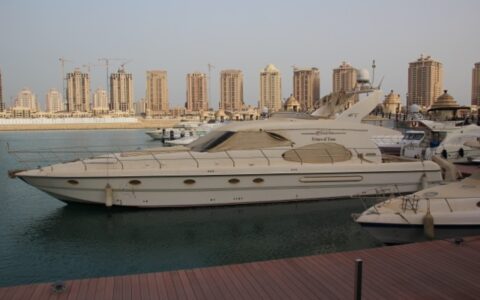 Jede Wohneinheit hat in diesem neuen Yachthaven in Katar einen eigenen Yacht-Liegeplatz. Katar ist das gasreichste Land der Welt, verfügt über einen Staatsfonds mit über 800 Milliarden US-Dollar.