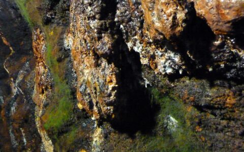 Weltweit gibt es 5090 Mineralien und Erden.