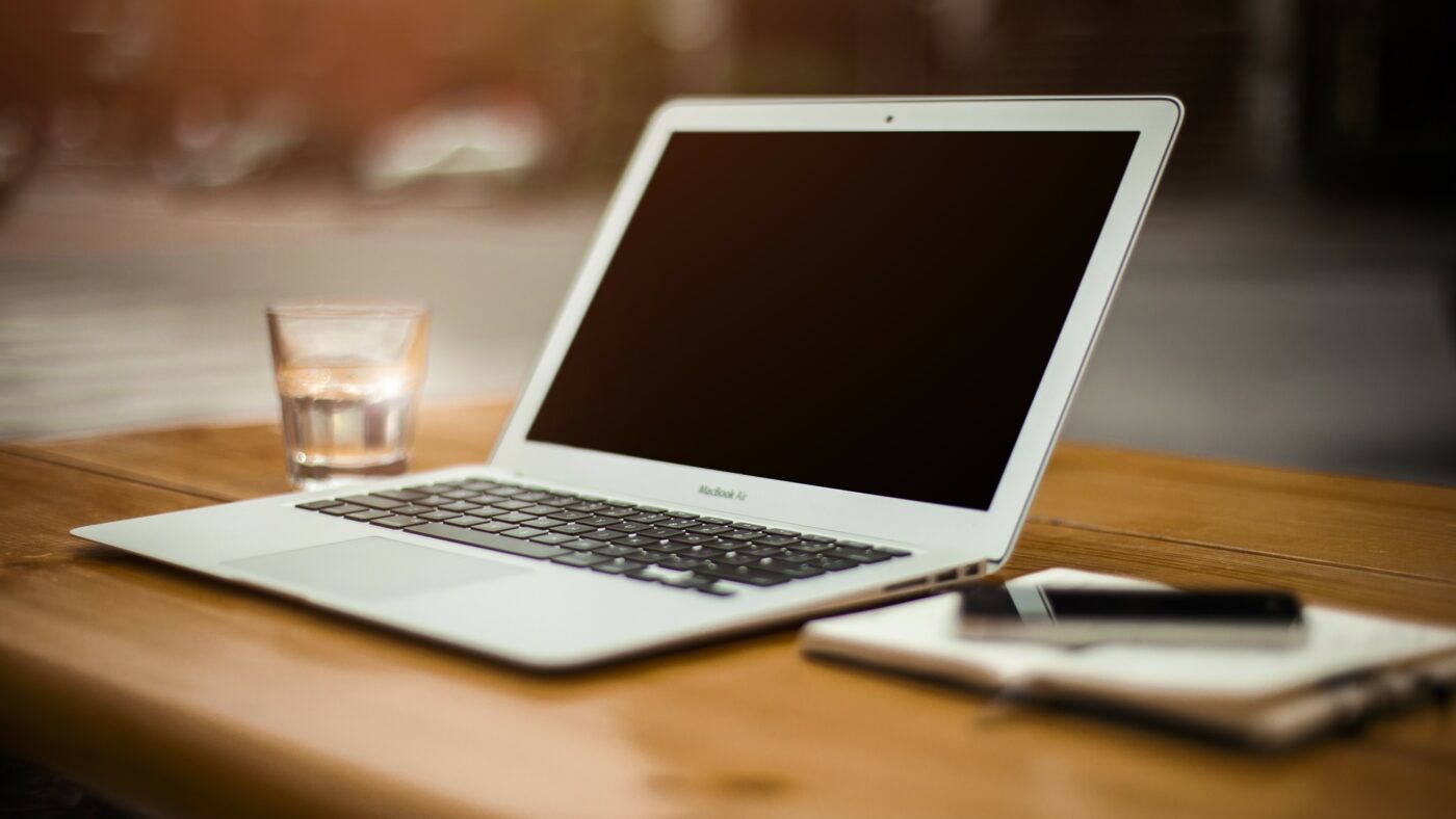 MacBook-Besitzer können unter bestimmten Umständen ein neues Ladekabel kostenlos bei Apple bestellen.