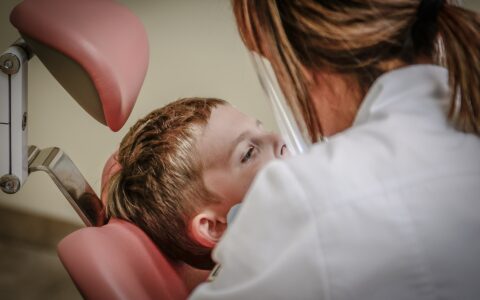 Kinder leiden besonders, wenn Eltern sie in Gesundheitsfragen vernachlässigen.
