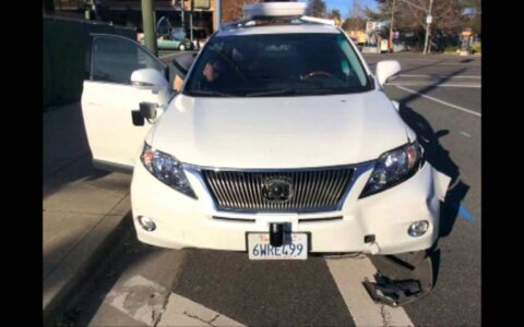 Google self-driving Car kollidiert mit Bus.
