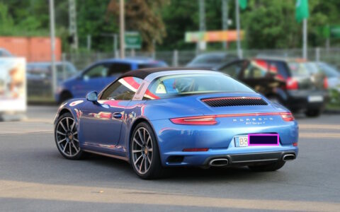 Das geile am Auto ist ja gerade das selber fahren. Wer jemals in einem Porsche saß wird das spätestens dann bestätigen.