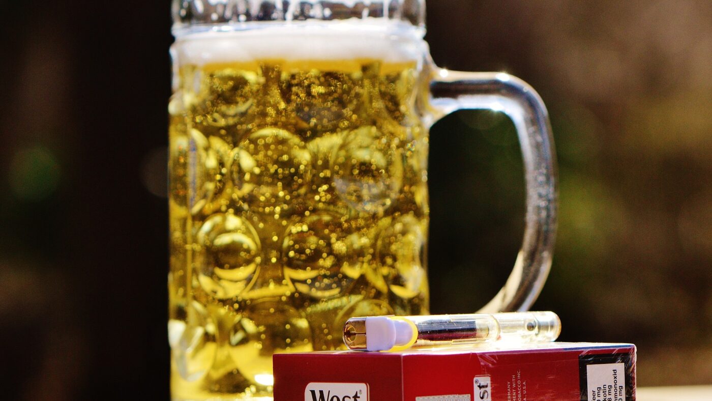 Die ZIgarettenmarke "West" gehört weder zu BAT noch zu Reynolds, sondern zum einstmals deutschen Unternehmen Reemtsma, welches heute wiederum zur Imperial Tobacco Group aus Großbritannien gehört.