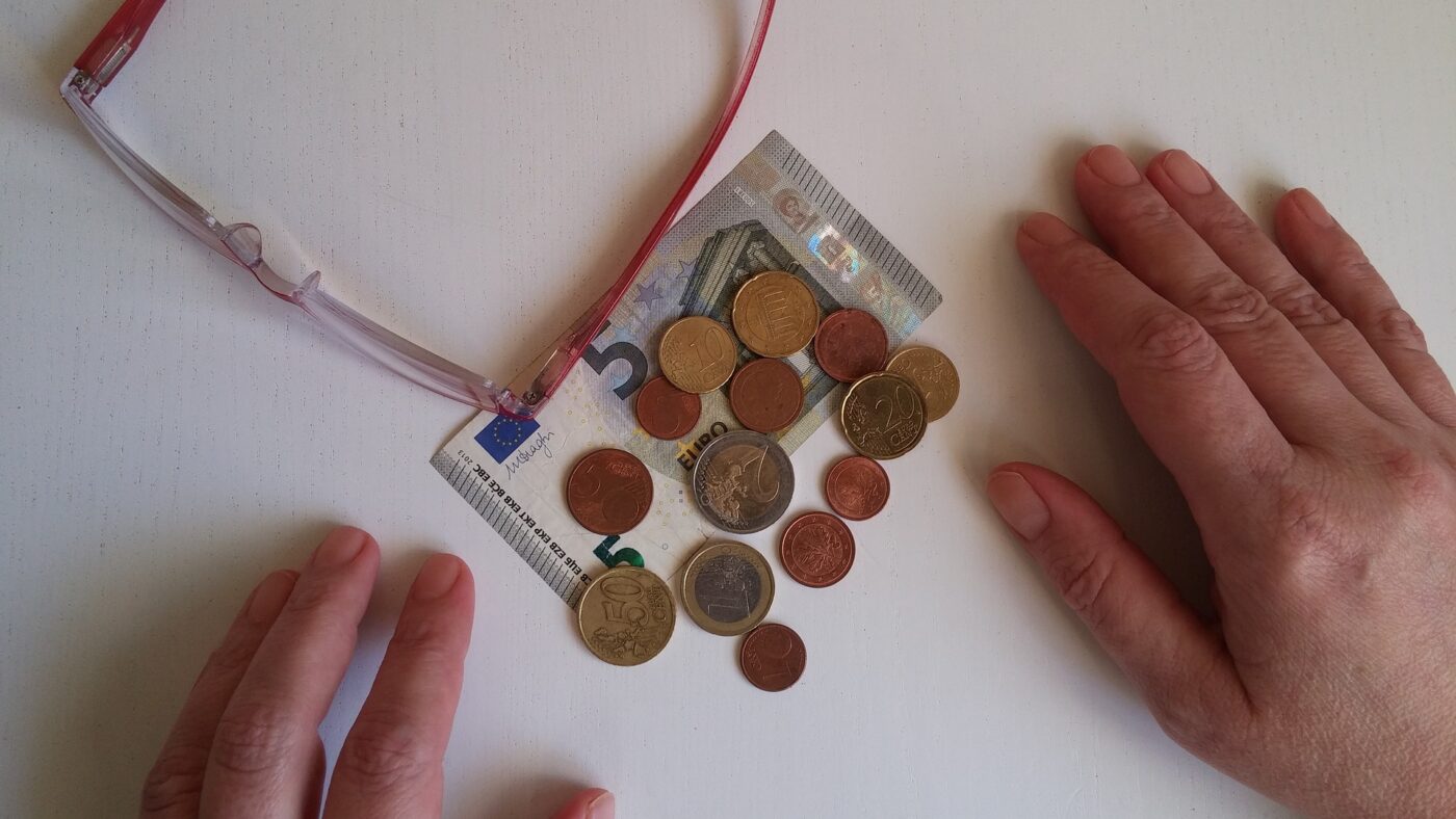 Millionen Deutsche sind von der staatlichen Grundsicherung Hartz IV abhängig. (Bild: pixabay.com / CC0 Public Domain)