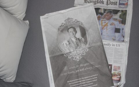 Noch bis 15. November dauert die offizielle Trauerphase in Thailand. Während dieser Zeit dürfen keine Feste gefeiert werden und auch die Werbung muss sich deutlich zurückhalten. (Bild: netz-trends.de)