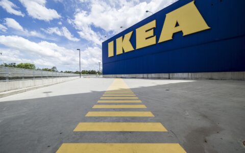Ikea einigt sich in den USA auf hohe Schadensersatzzahlungen wegen umfallender Möbel. (Bild: pixabay.com / CC0 Public Domain)
