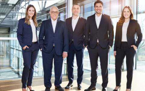 Die Führungscrew von reuter.de (Bild: reuter.de; Bernd Reuter ist der zweite von links. Leider konnten wir auf der Presseseite nicht entnehmen, wer sonst wer wer ist auf dem Bild).