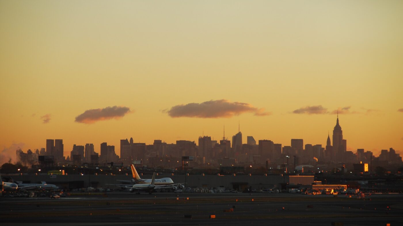 Puhh: Wer in die USA einreist, muss mit Passwort-Schikanen rechnen. Hier der Flughafen in New York City. (Bild: pixabay.com)