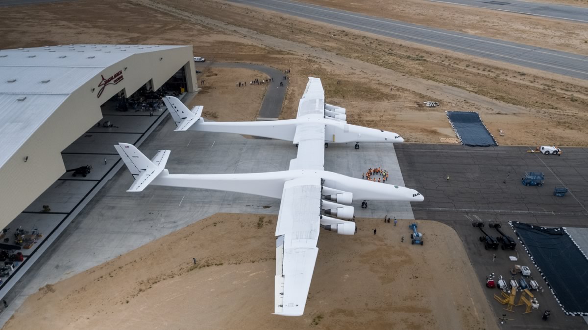 Das größte Flugzeug der Welt stellte nun Paul Allen vor. (Bild: Stratonew)