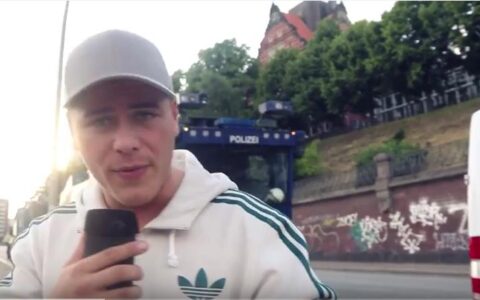 Millionen Follower auf YouTube: Leon Machère, der mit bürgerlichem Namen Rustem Ramaj heißt. Hier ist er auf den G20-Protesten in Hamburg. (Bild: YouTube-Video)