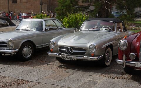 Mercedes-Benz gibt es als Marke schon über 100 Jahre und kann mit dem weltgrößten sozialen Netzwerk Facebook beim Markenwert locker mithalten. (Bild: pixabay.com / CC0 Creative Commons)