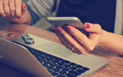 Achtung: Spionage ist in Handys oder am PC allgegenwärtig. Bild: pixabay.com / CC0 Creative Commons