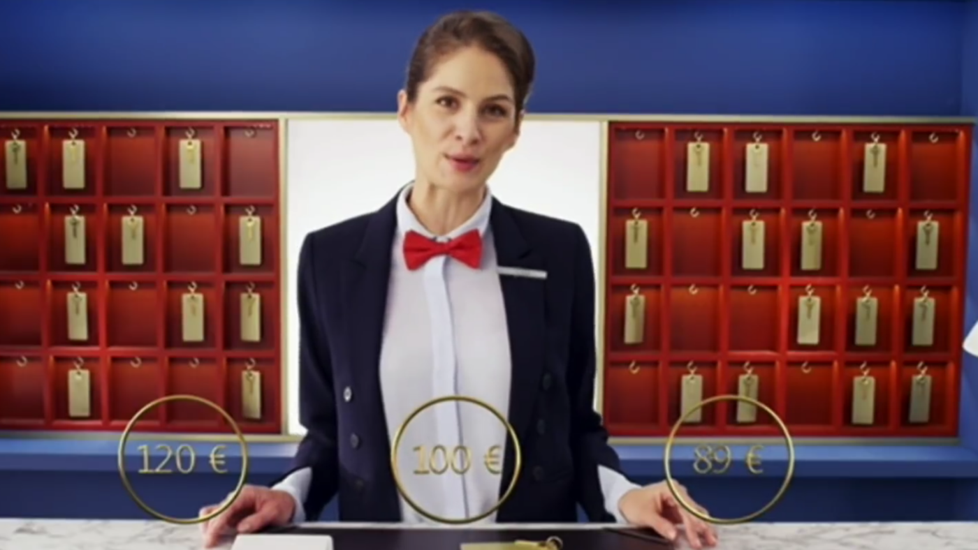 Sie ist der Stein des Anstoßes: die brünette Schauspielerin aus der Trivago-Werbung