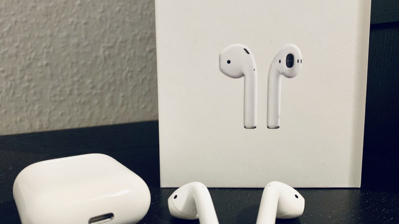 Die Apple AirPods waren für den Konzern ein Überraschungserfolg und lange vergriffen.